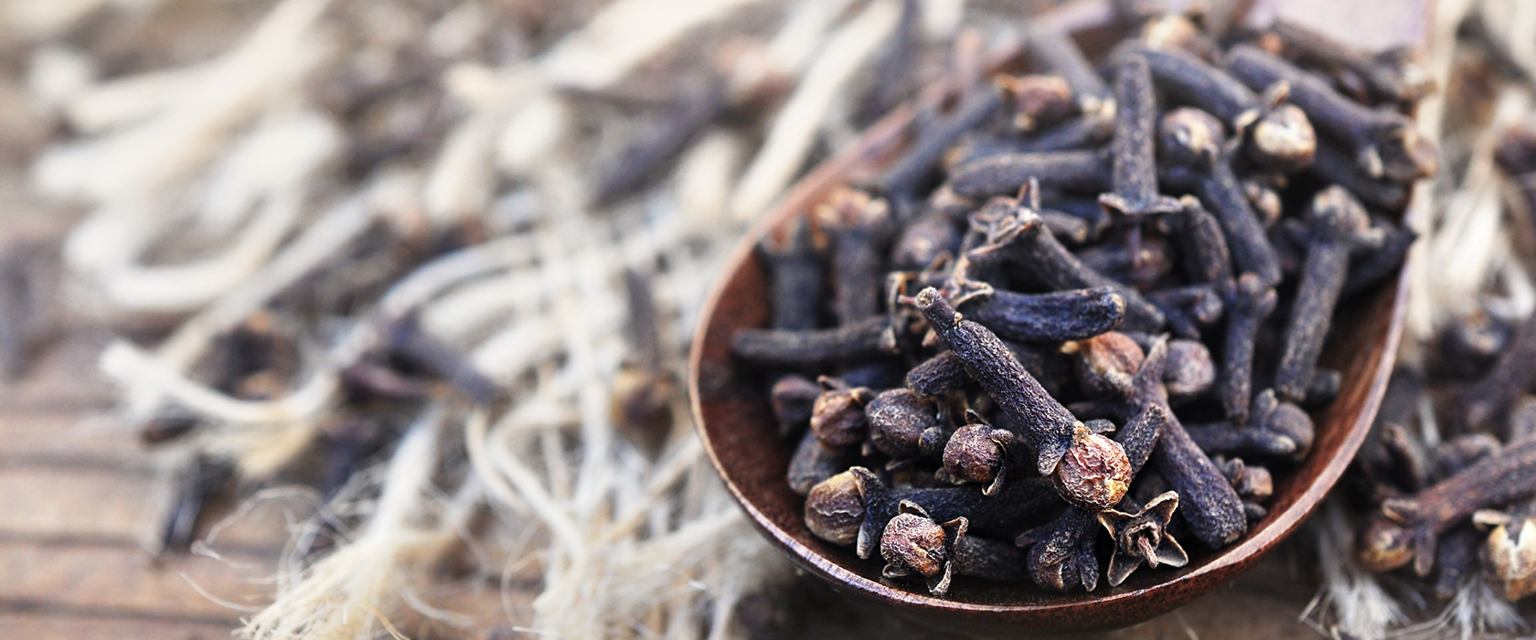 Karanfil Suyunun Saça Faydası