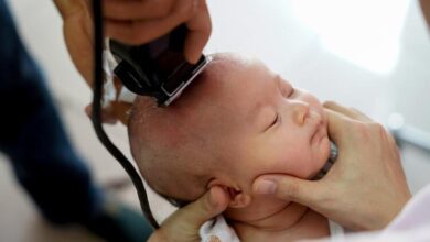 Bebeklerde Saç Kazıtmanın Faydaları Ve Zararları