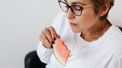 Hamilelikte Karpuz Yenir mi? Güvenli Tüketim ve Faydaları Hamilelikte Karpuz Yenir mi? Güvenli Tüketim ve Faydaları