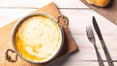 Kaymak Yemenin Cilde Faydaları: Doğal Nemlendirici ve Besleyici Etkiler Kaymak Yemenin Cilde Faydaları: Doğal Nemlendirici ve Besleyici Etkiler