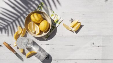 Limon Yemenin Zararı Var Mı? Aşırı Tüketimin Yan Etkileri ve Dikkat Edilmesi Gerekenler Limon Yemenin Zararı Var Mı? Aşırı Tüketimin Yan Etkileri ve Dikkat Edilmesi Gerekenler